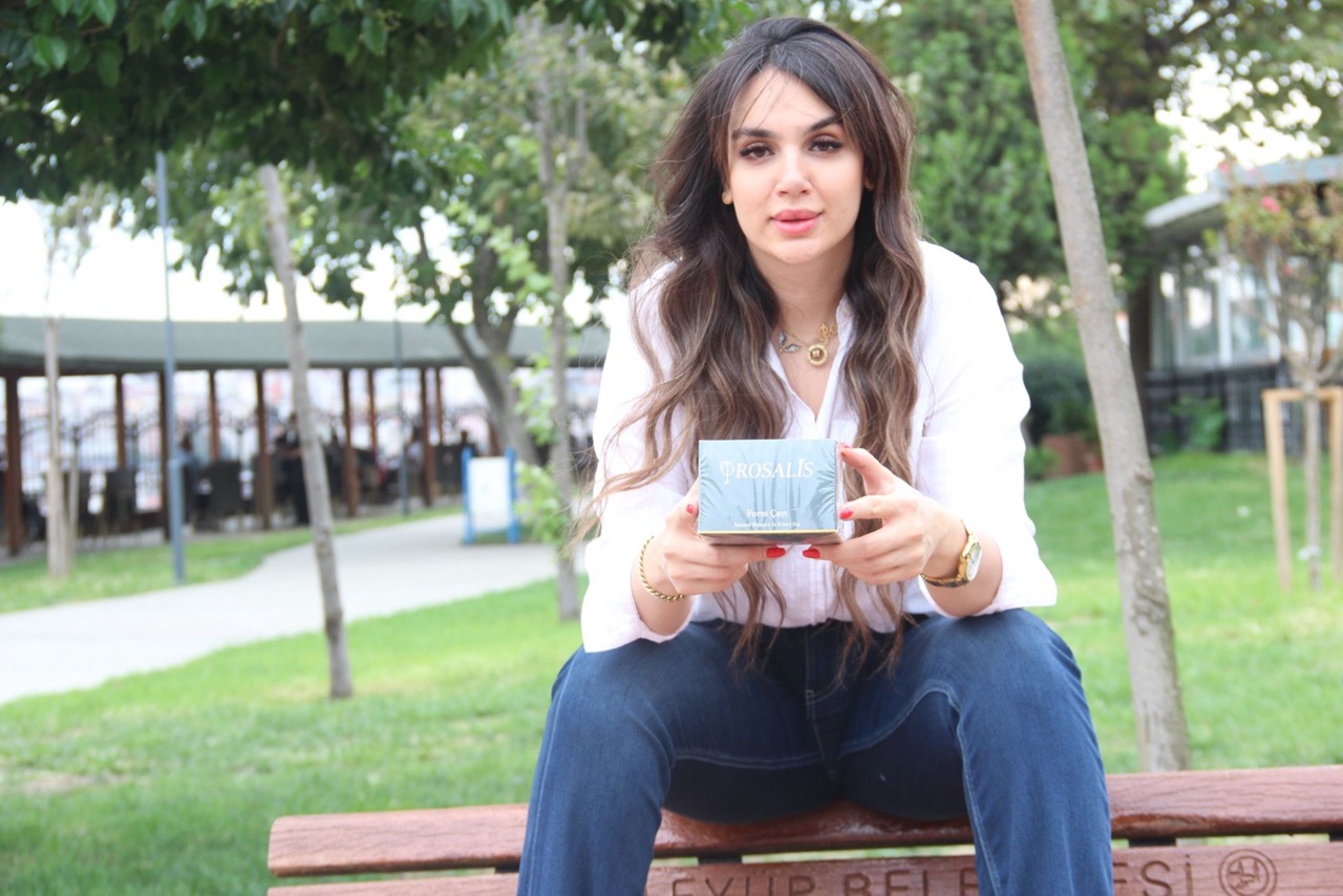 İranlı Oyuncu Niloufar Rosa Ghodsifar Türkiye’de Ticaret Dünyasına Girdi